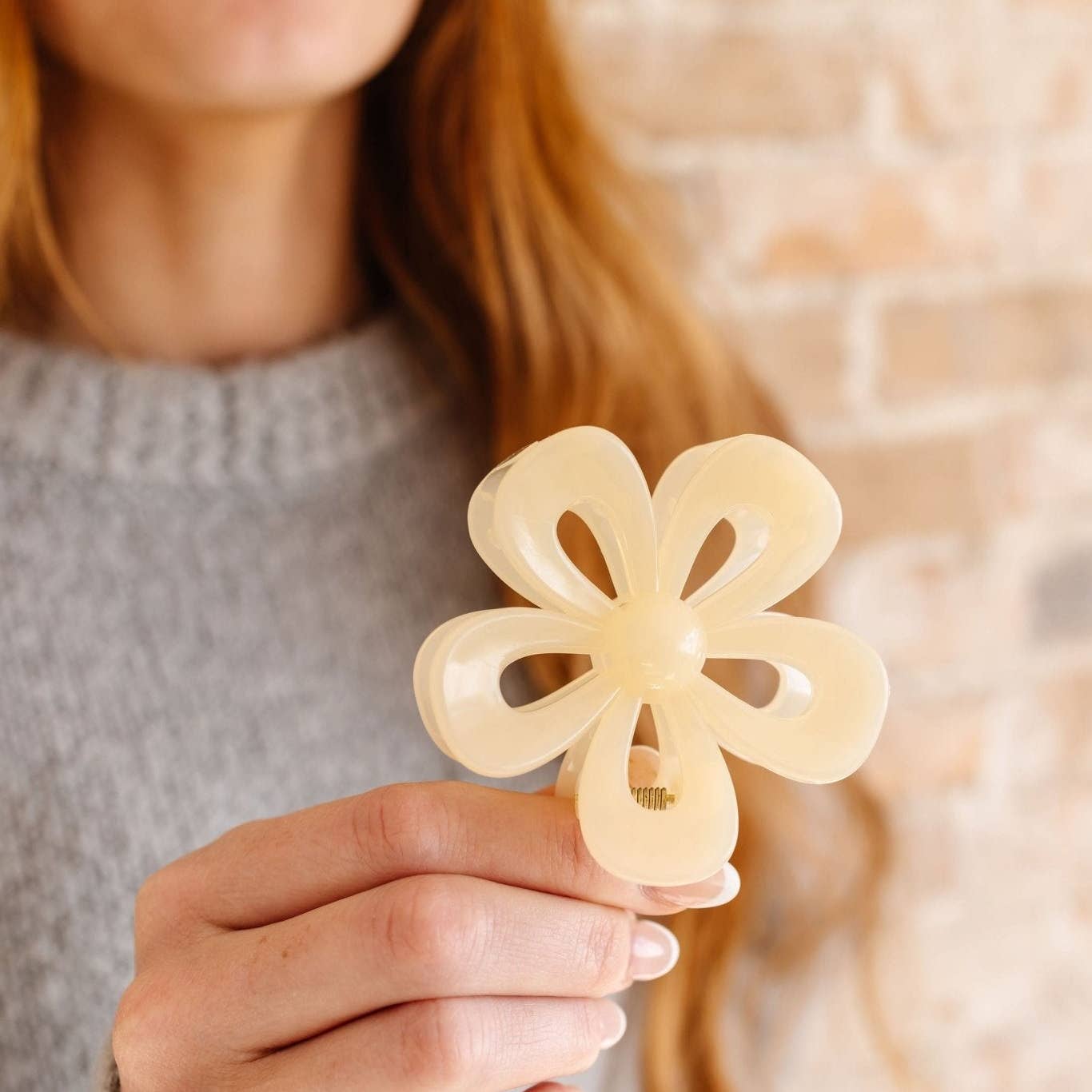 Rory Cutout Flower Claw Clip