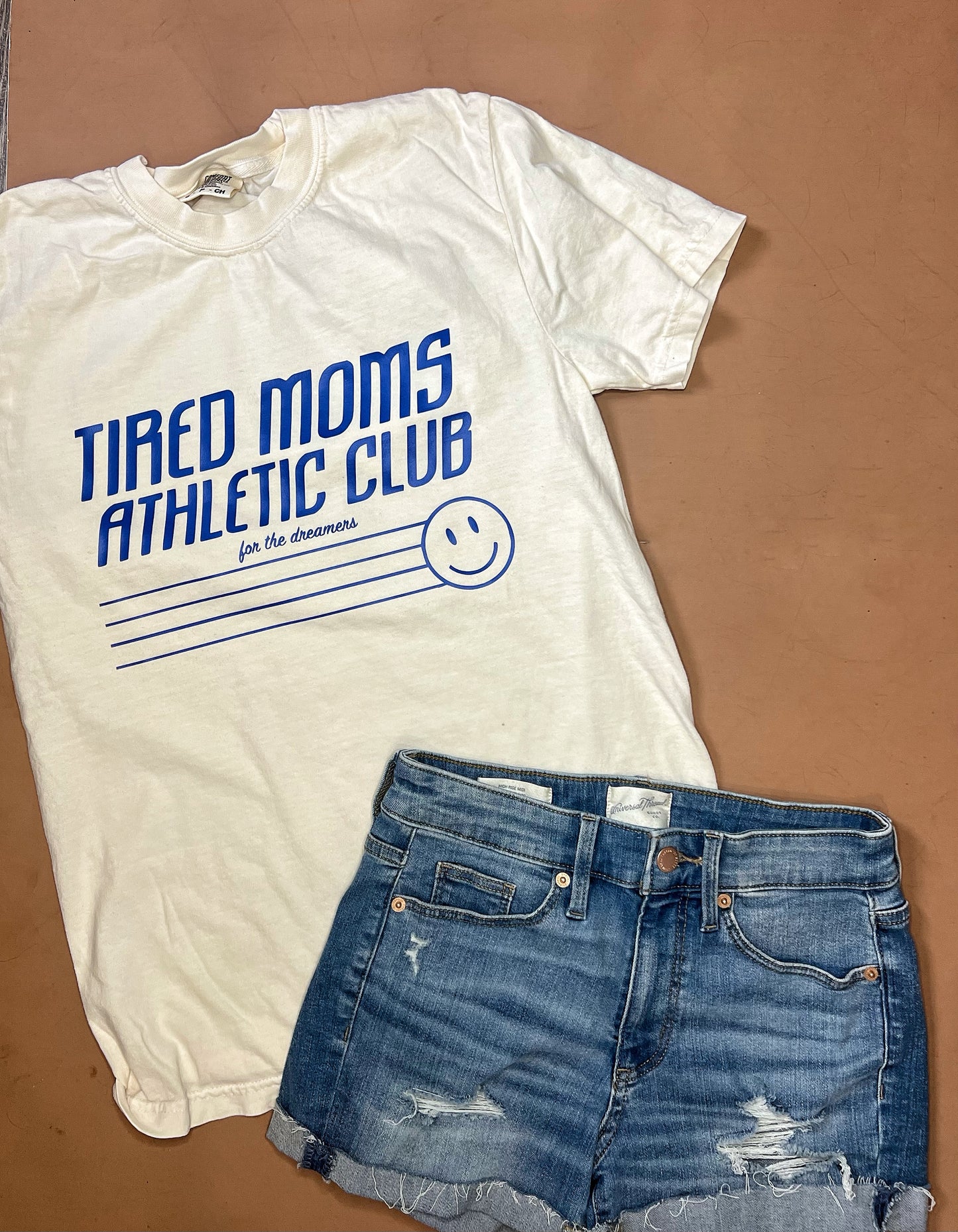 TIRED MOMS CLUB - Ivory Comfort Colors