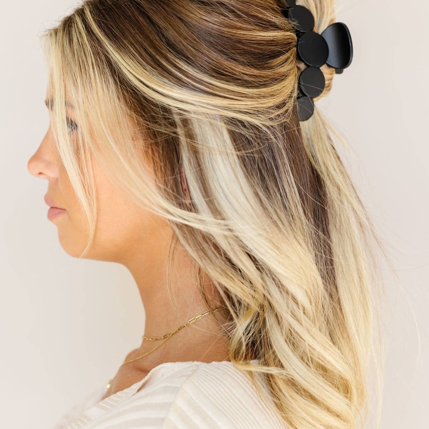 Circles Black Claw Clip